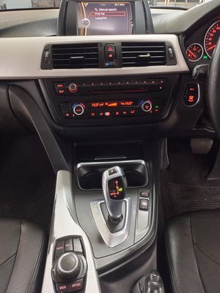 2013 BMW 3 Series 320i Auto - photo 4