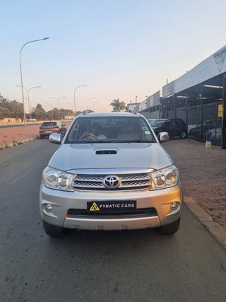 2011 Toyota Fortuner 3.0 D-4D 4x4 - photo 2