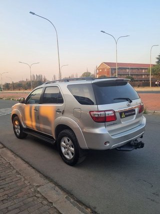 2011 Toyota Fortuner 3.0 D-4D 4x4 - photo 1
