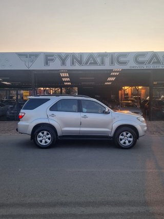 2011 Toyota Fortuner 3.0 D-4D 4x4 - photo 2