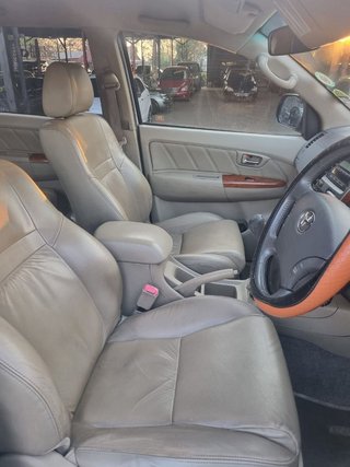 2011 Toyota Fortuner 3.0 D-4D 4x4 - photo 4