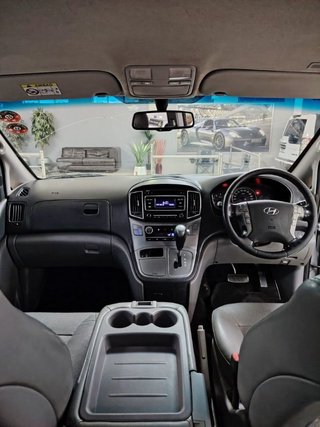 2017 Hyundai H-1 2.5 CRDi | Elite Auto - photo 6