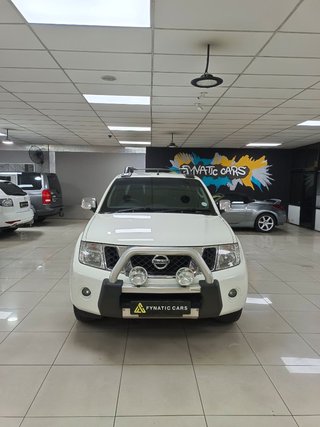 2012 Nissan Navara 2.5 dCi LE Auto Double-Cab - photo 2