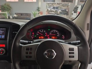 2012 Nissan Navara 2.5 dCi LE Auto Double-Cab - photo 6