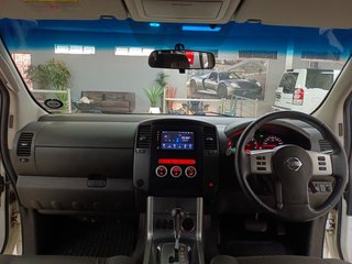 2012 Nissan Navara 2.5 dCi LE Auto Double-Cab - photo 4