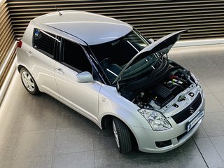 2009 Suzuki Swift 1.5 GLS - photo 4