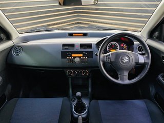 2009 Suzuki Swift 1.5 GLS - photo 6