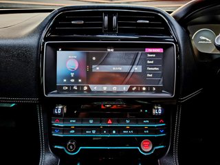 2017 Jaguar F-Pace 2.0 i4D AWD R-SPORT - photo 7